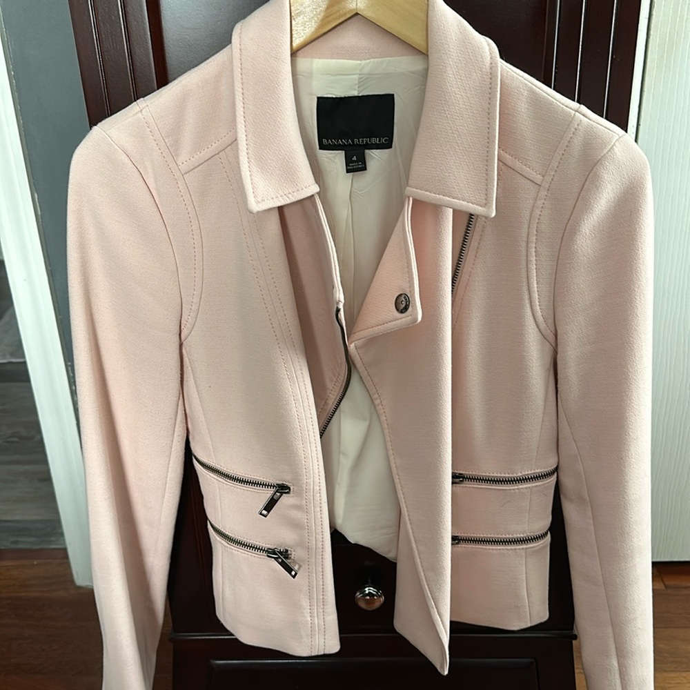 Adorable Banana Republic pink jacket!  Like new! Size 4. Please see pictures!